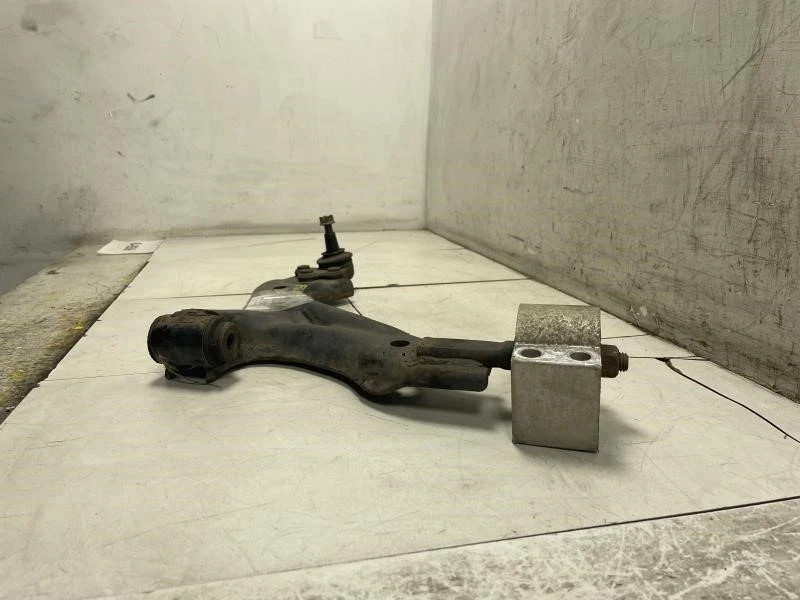 Chevrolet Equinox LT 2008 3,4 L brazo de control inferior delantero derecho del pasajero OEM+ Foto 4 de 4