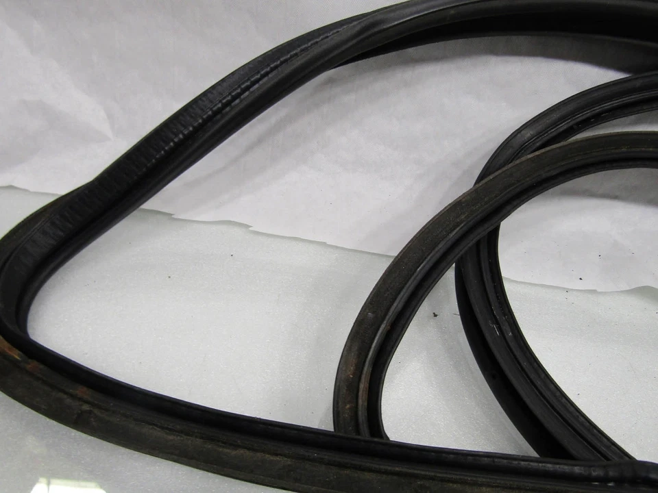 Vedação de borracha para porta-malas Lexus Soarer Toyota SC300 SC400 91-0 - Imagem 3 de 4