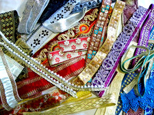 Kleine Reste Borten Webbänder  Spitze Floral  Restposten R40