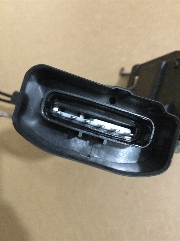 Cerradura puerta delantera izquierda lado conductor Toyota Tundra 2004-2006 0374A Foto 4 de 4