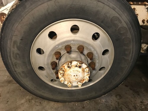 Pilot 22.5 ALUM INSIDE DRIVE Classic 2.36" round Hole Wheel - Used
