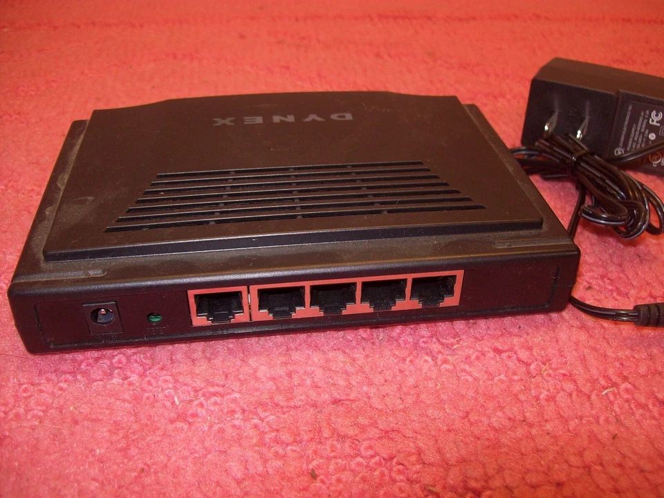 Router de 4 puertos con fuente de alimentación Dynex (DX-E402) 10/100m control avanzado de servidor con fuente de alimentación Foto 2 de 2