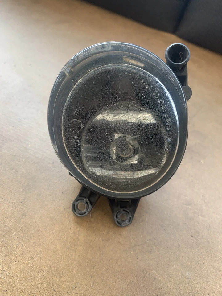 Faro antiniebla delantero pasajero Volvo S40 V50 2005-2007/2008-2010 C70 C30 30698628 Foto 2 de 4