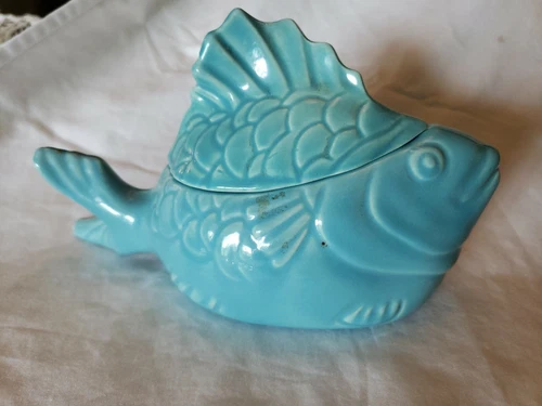 Vintage Bauer Chicken Of The Sea Blue/Aqua Small Covered Baker USA Pottery