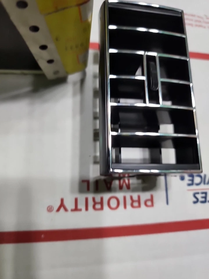 Nuevo de Lote Antiguo 1985-1989 Oldsmobile Cutlass GM 22527796 Deflector de Aire A/A Fabricante de Equipo Original Foto 2 de 3