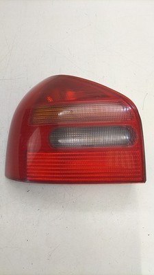 RÜCKLICHT LINKS AUSSEN Audi A3 (8L1) Hatchback 1.9 TDI 110 (AHF) 8L0945095A