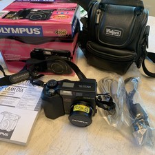 Olympus CAMEDIA C-3040 Zoom 3.3MP Digital Camera - Black NIB carry case