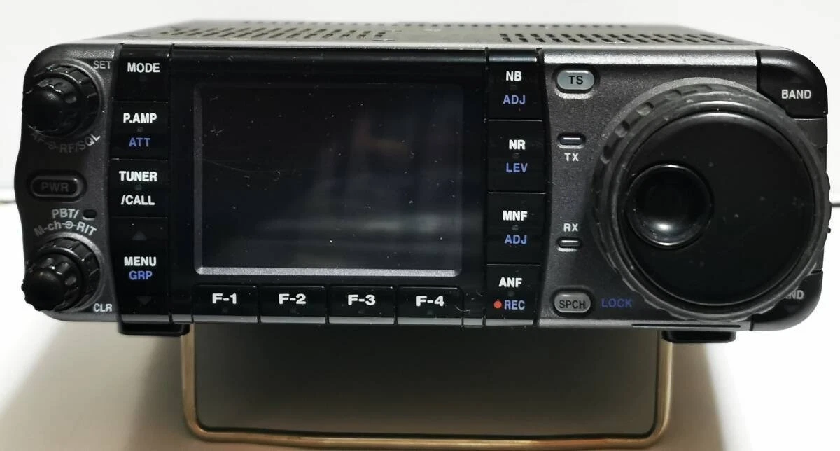 ICOM IC−7000 Icom IC-7000 HF/VHF/UHF All Mode Transceiver - Icom Germany