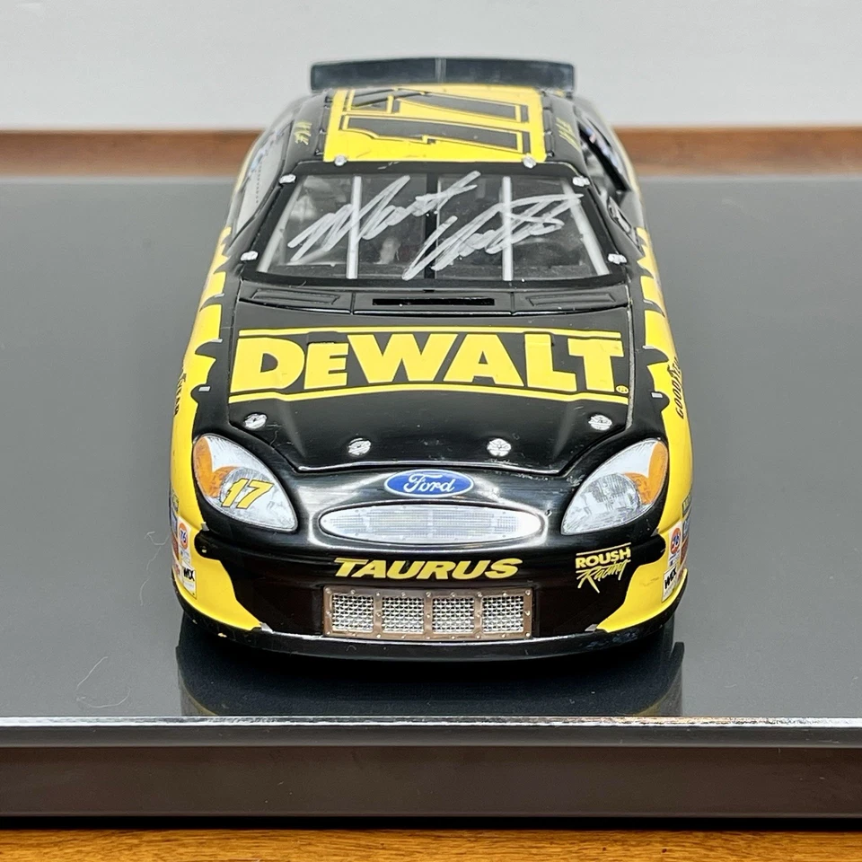 LOTE 2 Firmados Automáticos Matt Kenseth #17 DeWalt 2003 +1/24 Propietario Serie Diecast NASCAR Foto 2 de 4