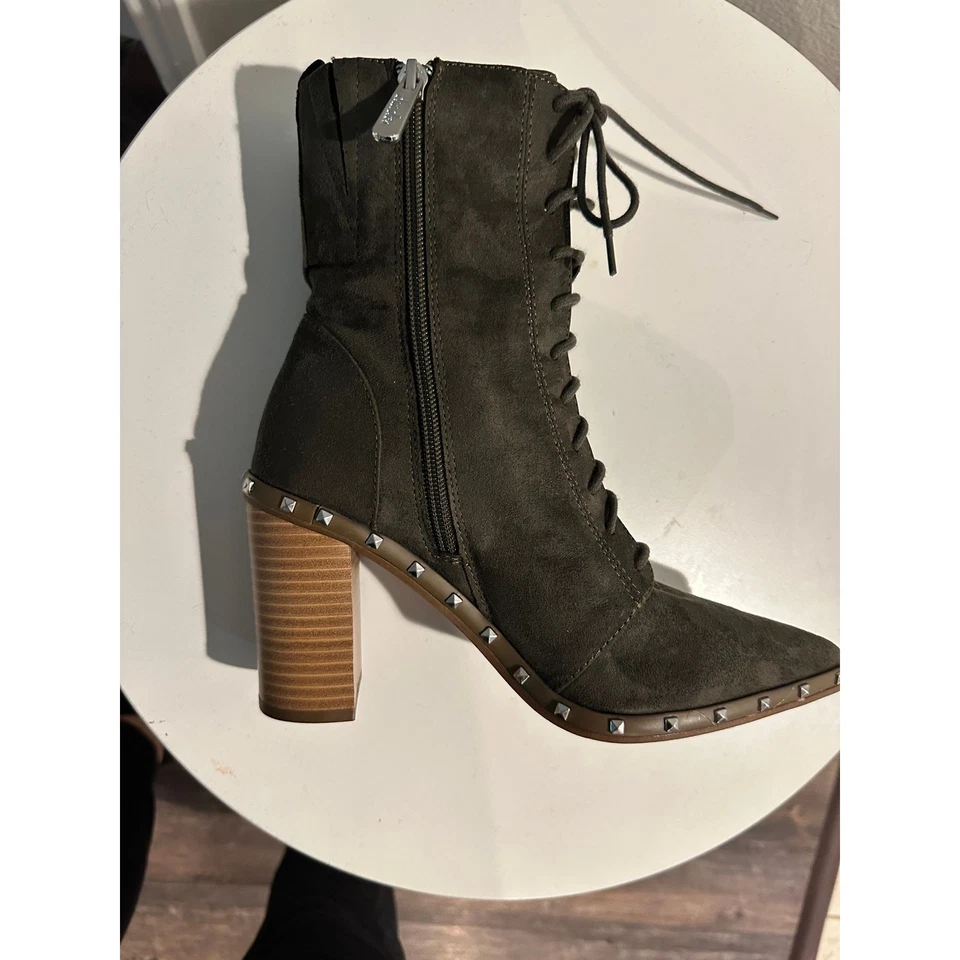 Charles Olive Gamuza Botines con Cordones y Tachuelas - NUEVO - Botas de Moda para Mujer Foto 2 de 4