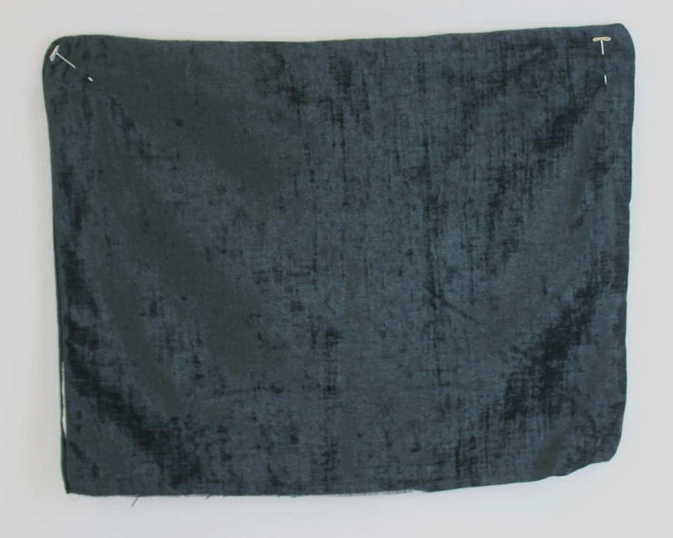 Funda Almohada Terciopelo Negro Día de Muertos Calavera Bordada Flores 18"x14" LEER Foto 3 de 4