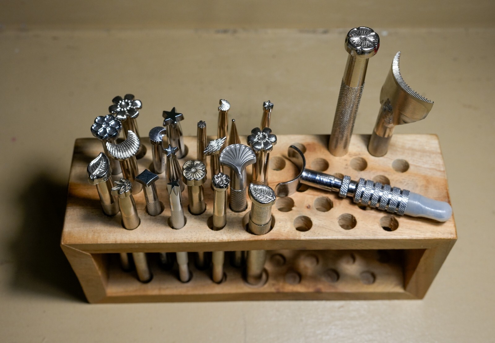 Lot of 21 Craftool Leather Stamps eBay
