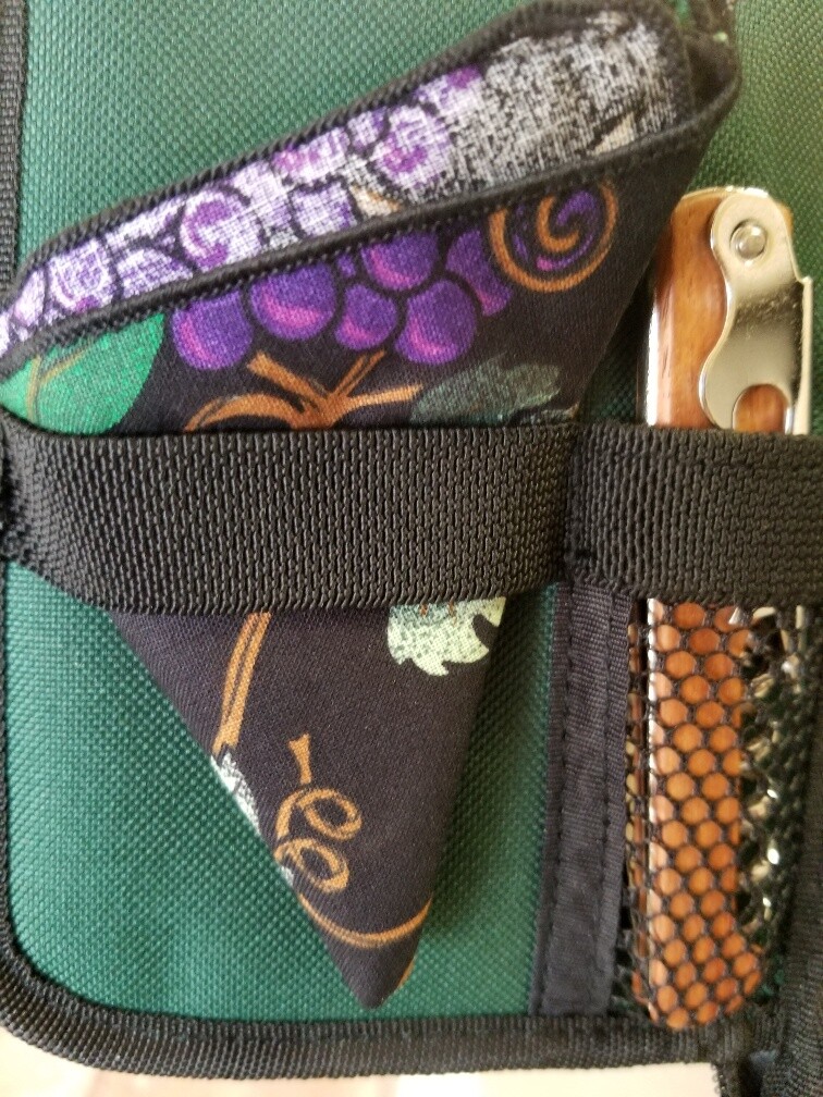 NIB Picnic Time Estate Wine Bag, Glasses, Napkins, Cork Stopper, Opener