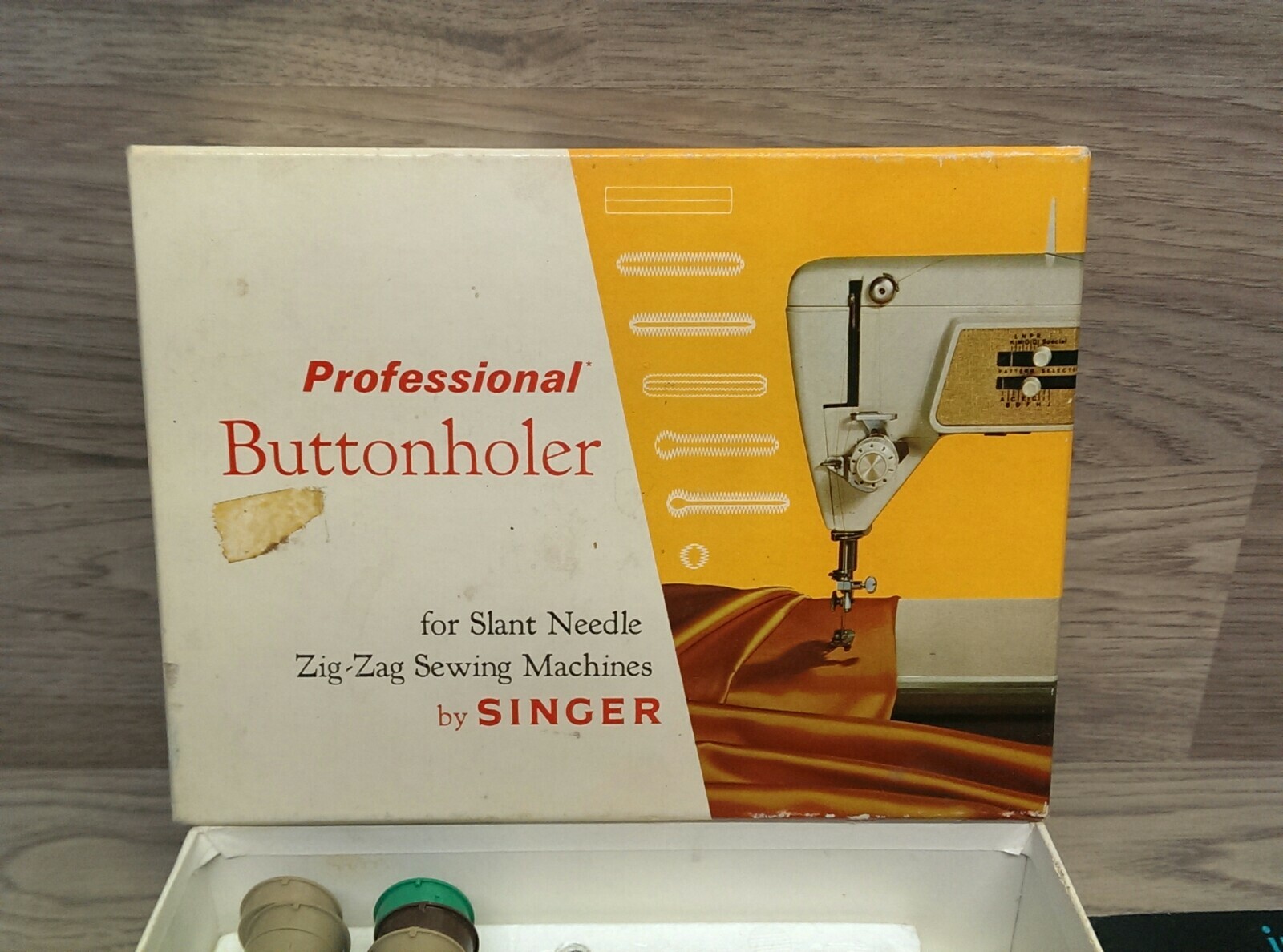 Singer Auto Buttonholer 161829 Plate Screw 20 Templates Touch & Sew