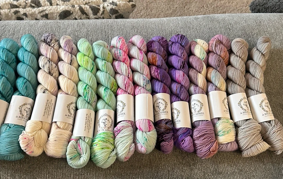 Hilo teñido a mano La Bien Aimee "Vespa Graffiti" 2 madejas Merino Super Sock Foto 4 de 4