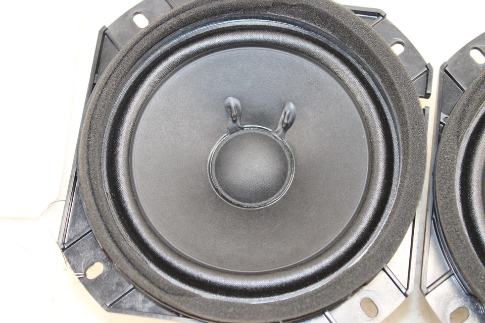 2014-2019 Chevrolet Corvette Rear Quarter Panel Speaker Set 23128683 OEM MM45 - Image 3 of 4