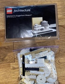 LEGO 21004 ARCHITECTURE: Solomon Guggenheim Museum complete In Box w/ Manual