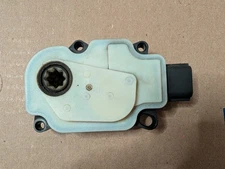 2014-2015 Nissan Murano Front Radiator Grille Air Shutter Actuator Motor OEM