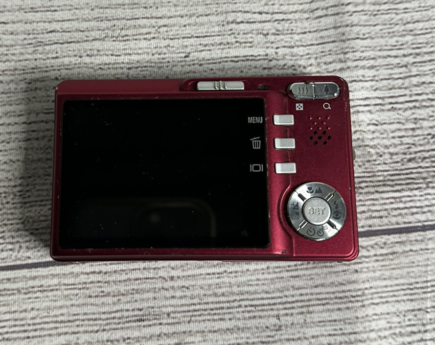 Polaroid t730 7.0 Megapixels Digital Camera 3X Super Zoom