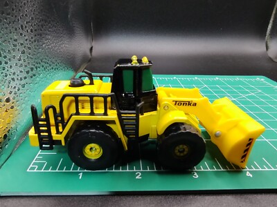 2020 TONKA BASIC FUN YELLOW 4'' DIECAST FRONT END LOADER WITH GREEN & BLACK