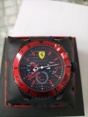 FERRARI SCUDERIA CHRONOGRAPH SPORTUHR MIT SCHWARZEM KAUTSCHUKARMBAND, SCHWEIZER UHRWERK