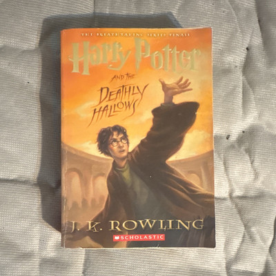 Scholastic Harry Potter Deathly Hallows Book 7 Paperback Fantasy - J.K. Rowling
