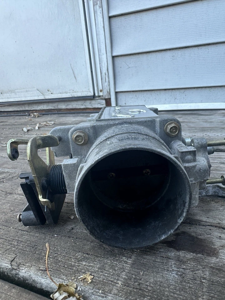 1996 - 1998 福特野马 4.6L 上进气歧管油门车身 — 第 4/4 张图片