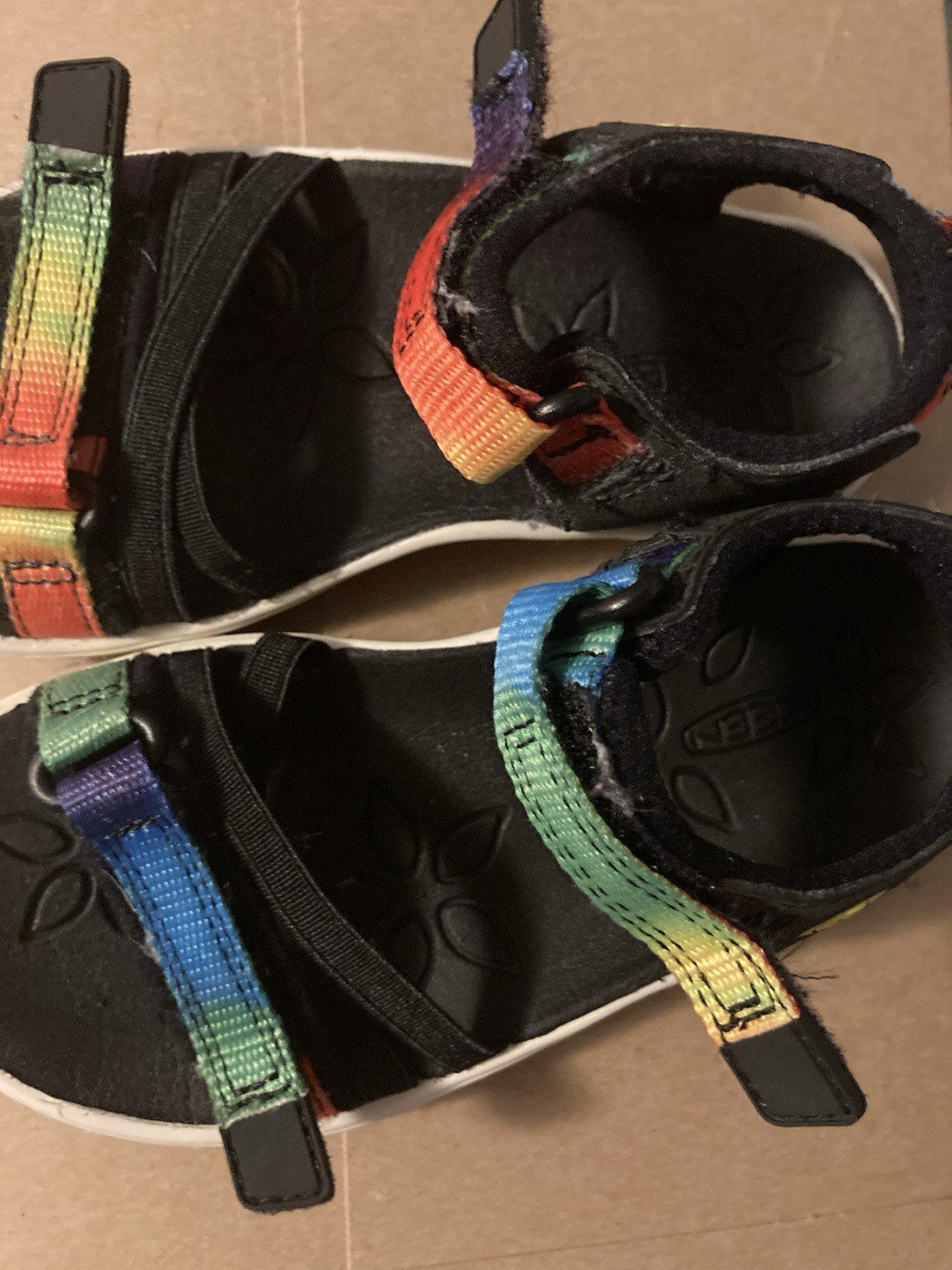 Sandali Keen Little Kid taglia 9 cinturini lavabili buone condizioni