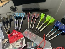 Konvolut Darts Flights und Schaft Dartzubehö...