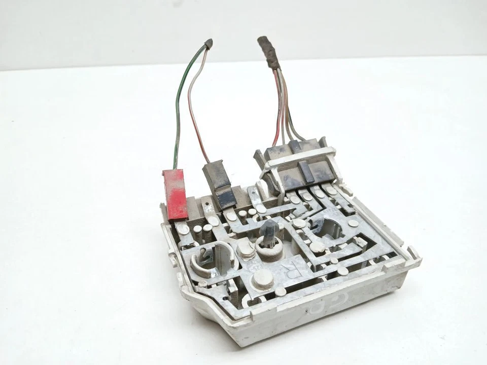 Soporte bombilla trasero derecho gasolina audi 80 90 b3 1991 ust111593 Foto 3 de 3