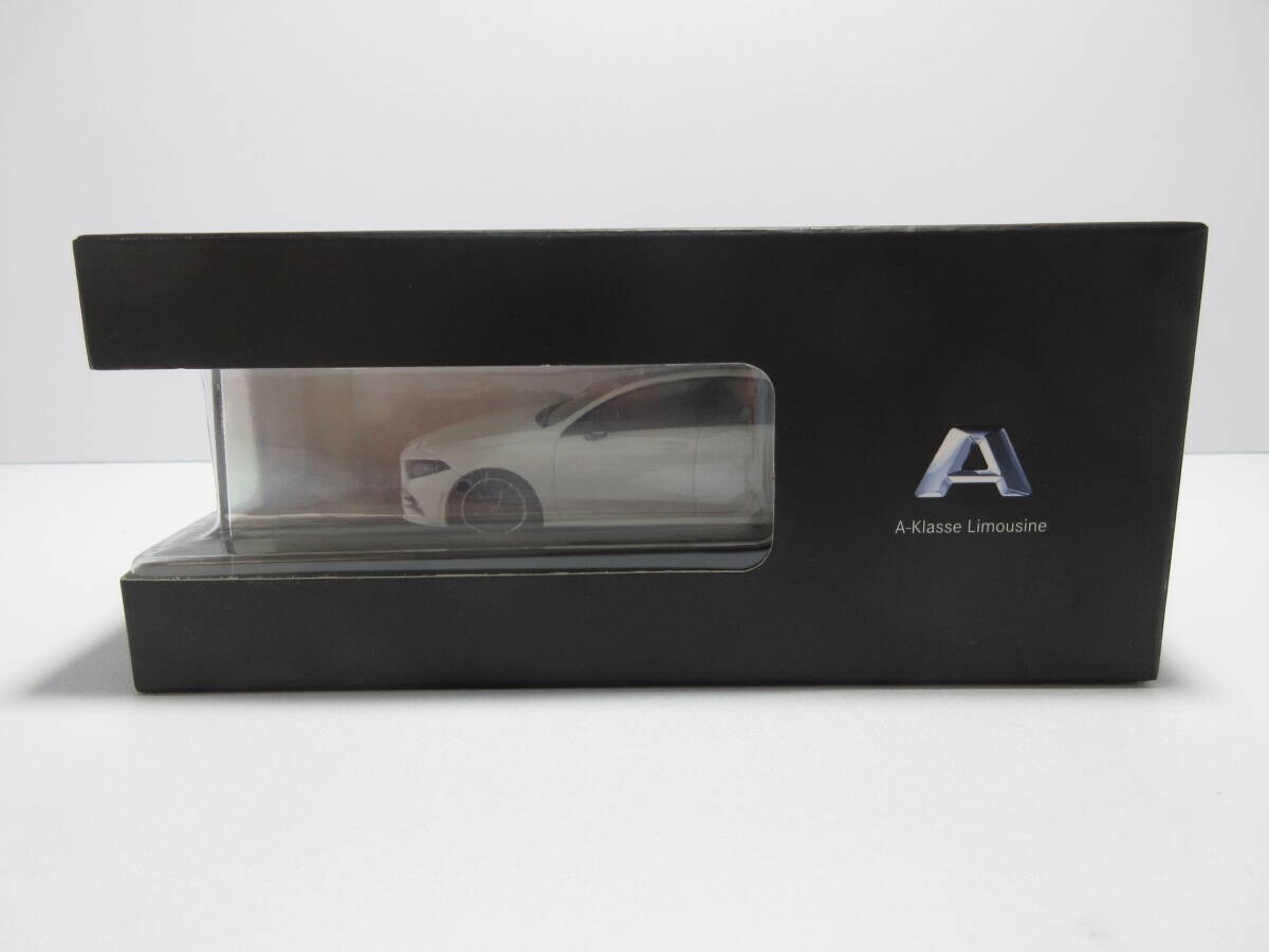 1:43 Mercedes-Benz A-Class Sedan Limousine Polar White Model
