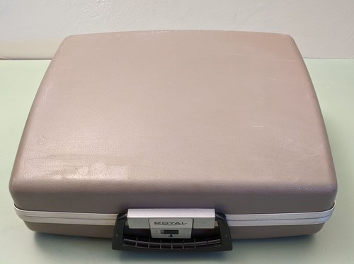 Royal Sabre Portable Manual Typewriter F*S - Picture 9 of 10