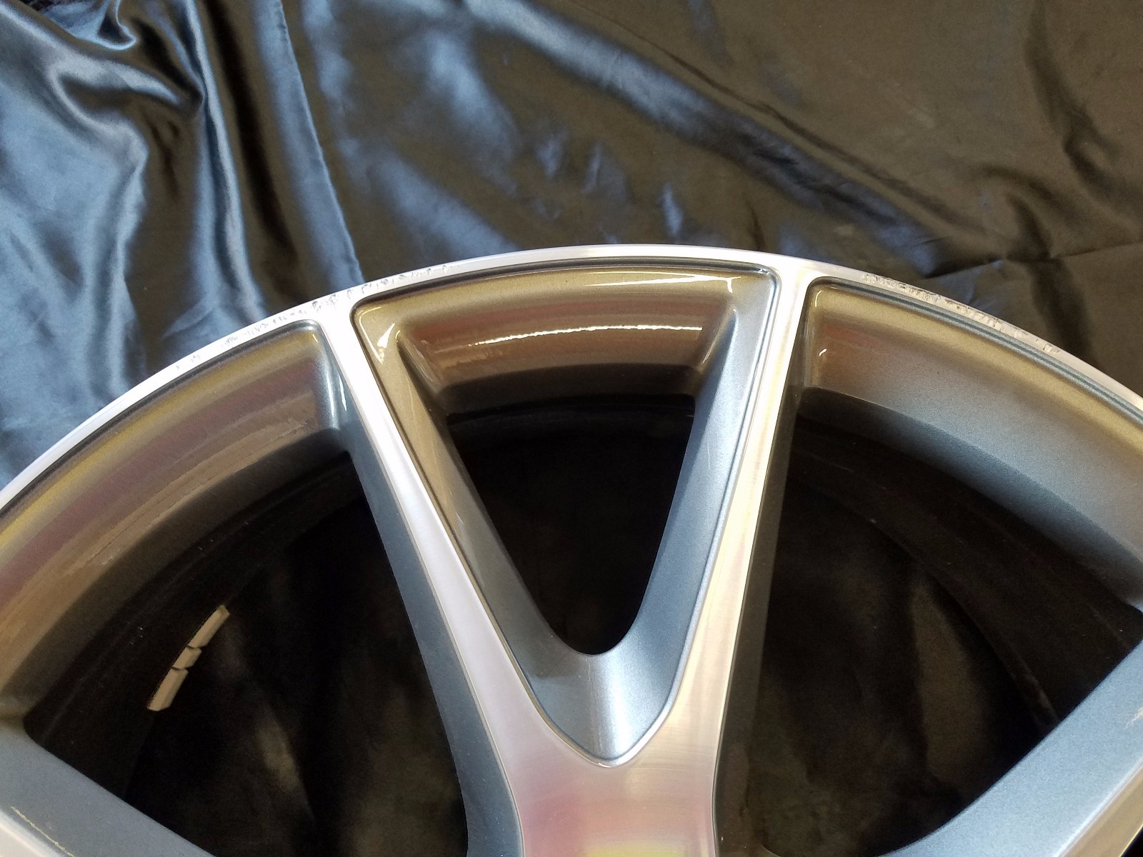 20" FERRARI CALIFORNIA WHEEL FRONT DIAMOND FINISH USED
