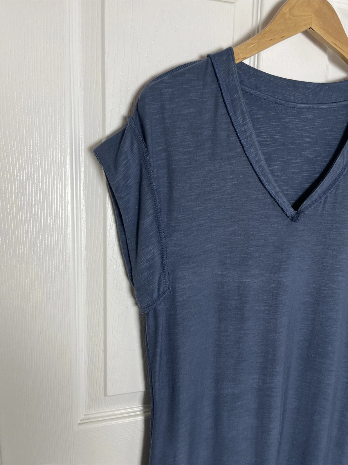 VETEMENTS T shirt bianca mercato nero blu scollo a V abito midi spacchi donna media