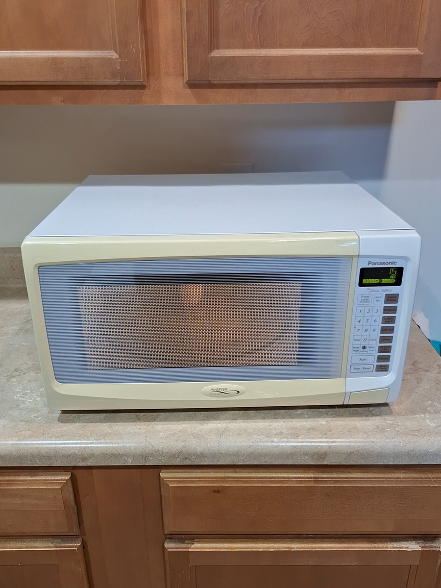 Panasonic NN-S762WF 1.6 Cu. Ft 1300-Watt Microwave White Genius