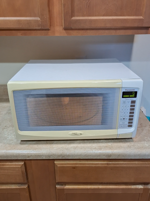 Panasonic NN-S762WF 1.6 Cu. Ft 1300-Watt Microwave White Genius