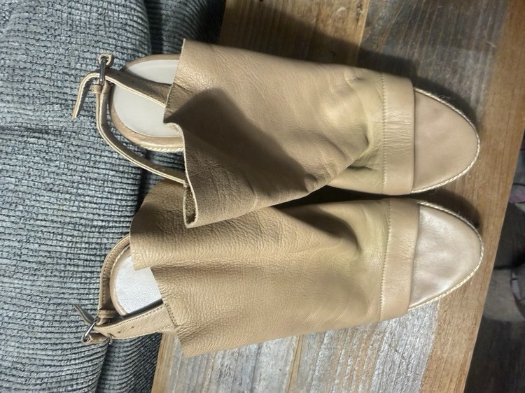 Balenciaga Paris Wedge in GLOVE LIKE soft beige leather thumbnail 10