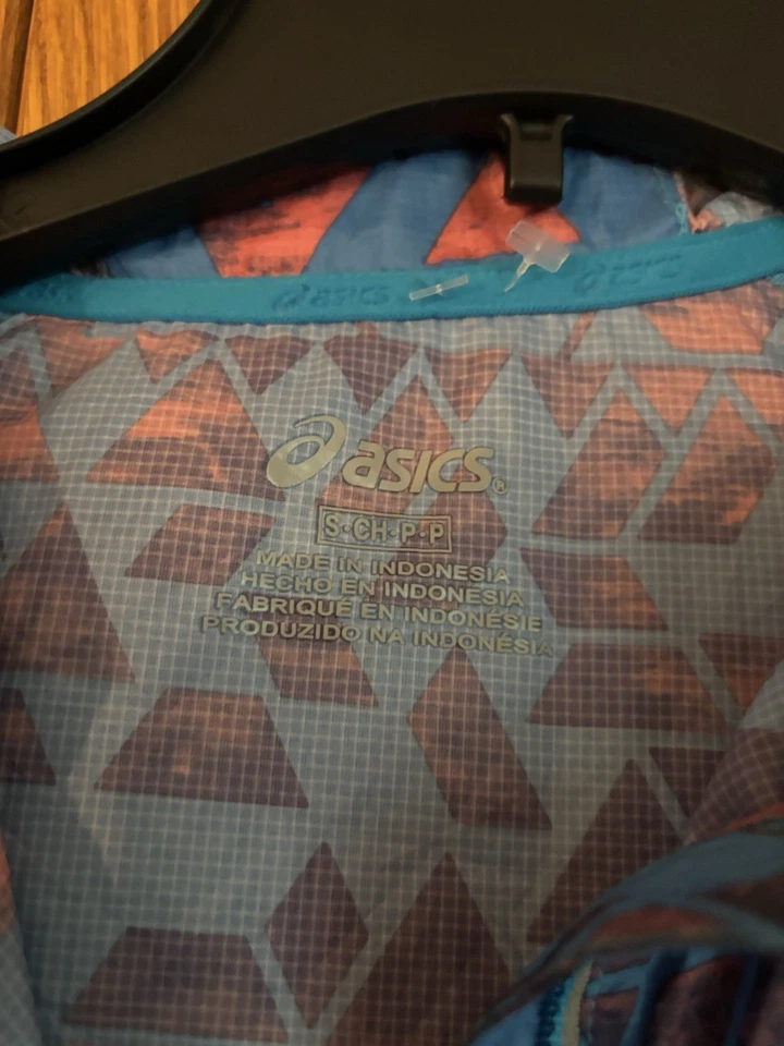 Aasics Blue/Coral Patterned Hooded Running Windbreaker Jacket • Small - Image 4 of 4