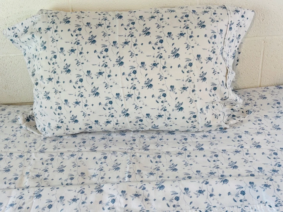 Sábana Ajustable Umbral 100% Algodón y 1 Funda de Almohada Blanco/Azul Floral REINA Foto 2 de 4