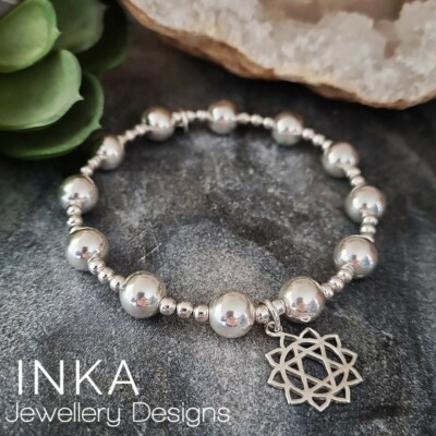 925 Sterling Silber Yoga Armband Stapelbar mit Herz Chakra Charm von INKA