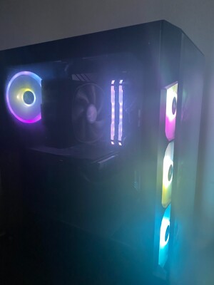 Gaming-Computer für alle Spiele mit Windows 11 Pro und herausstechenden RGB