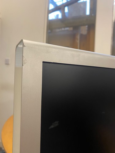 Apple 30” Cinema Display  (2560x1600) - Picture 6 of 6