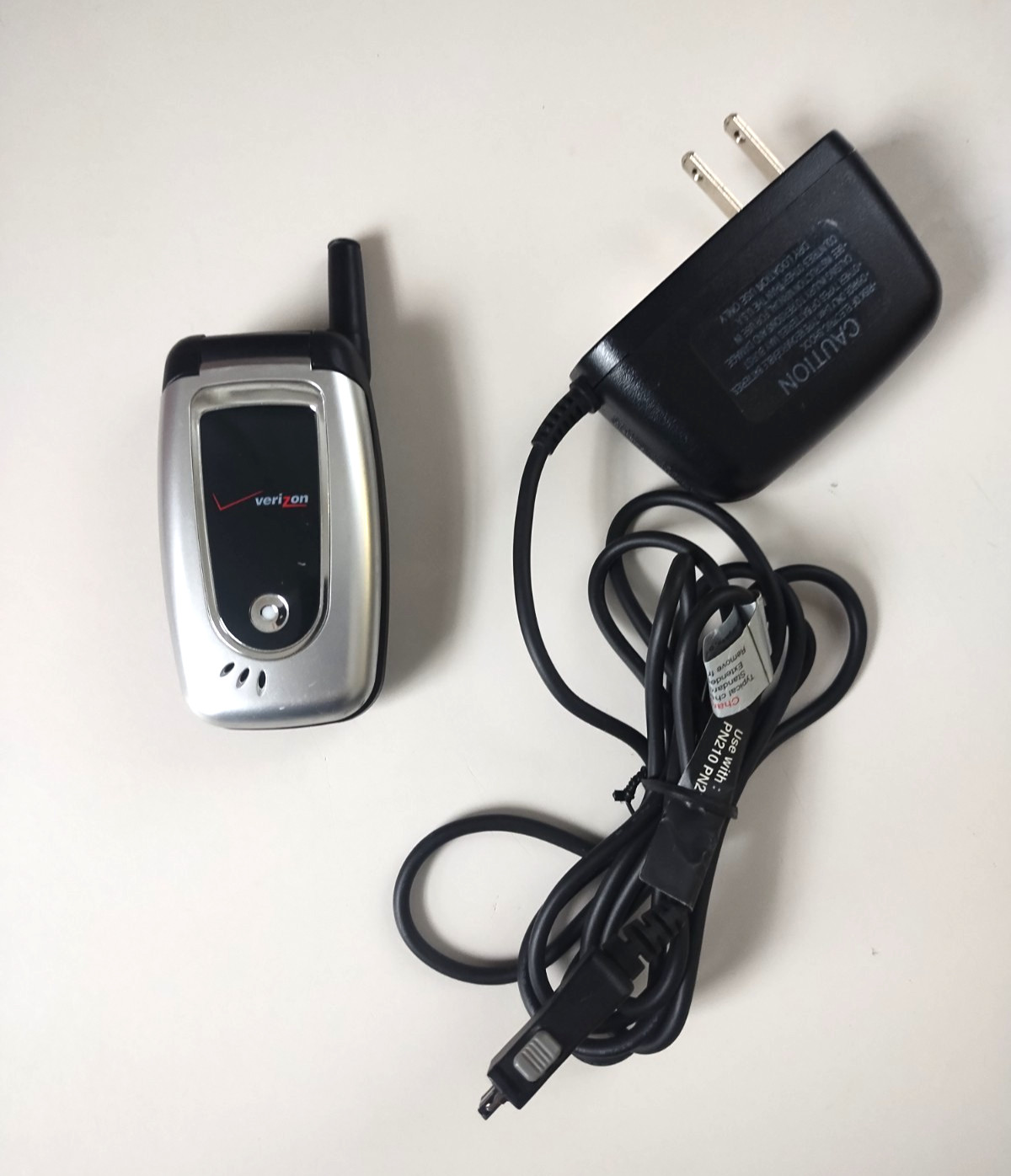 Pantech PN-210 Vintage Flip Cellular Phone - 2.5 G - (Verizo