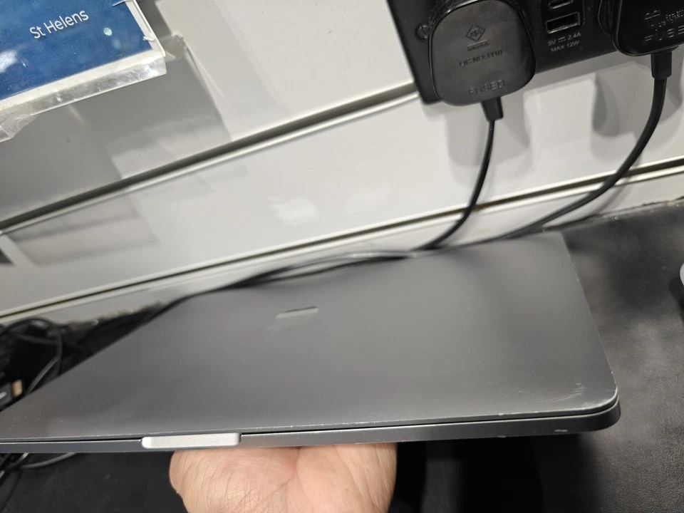 Apple MacBook Pro 13" M1 · 8GB · 256GB, photo 1 of 5