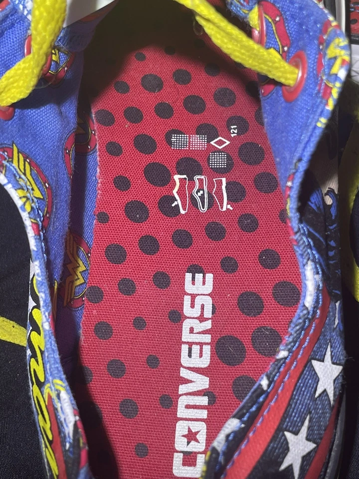 罕见匡威查克泰勒全明星DC漫画神奇女侠运动鞋 — 第 2/4 张图片