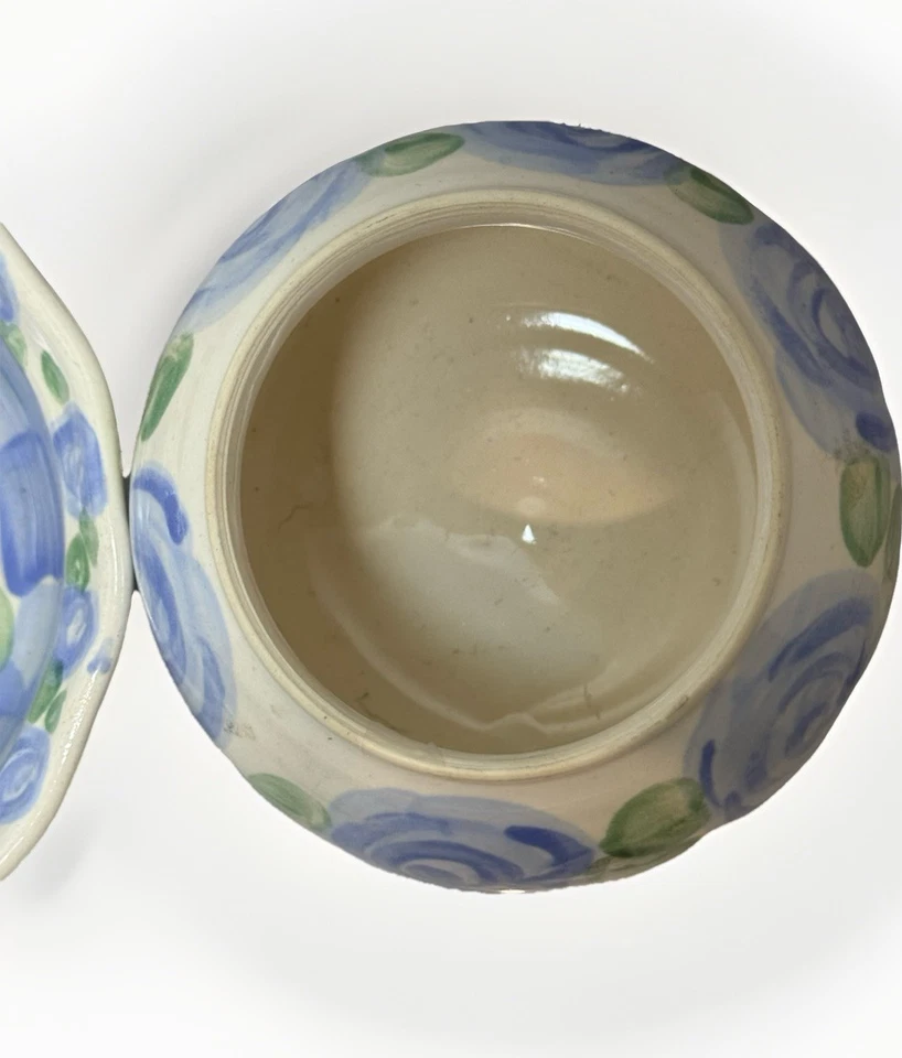Cuenco festoneado de cerámica azul y crema y jarrón a juego estilo Mackenzie Childs Foto 4 de 4