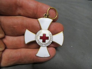 WWI GERMAN BAVARIAN RED CROSS HONOR BADGE MEDAL NICE SCARCE