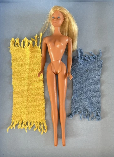 Vintage Sun Set Malibu Barbie W/2 Original Beach Towels 1067 1970 Mattel
