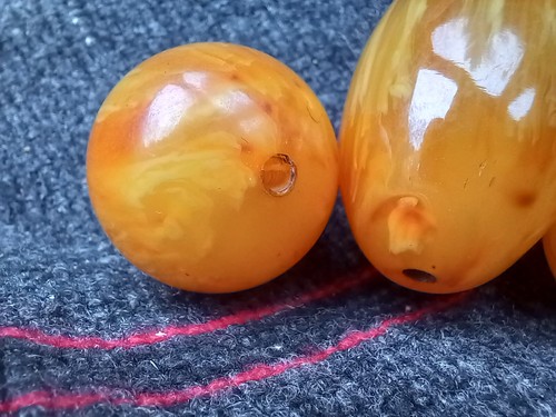Big Marble Butterscotch Egg Yolk Amber Bakelite Beads 108 grams - Picture 8 of 12
