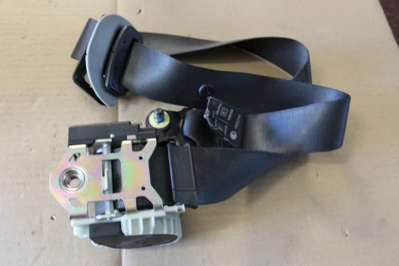 Jaguar XJ8L 2006 lado del conductor izquierdo cinturón de seguridad delantero paloma gris moldura LHJ Foto 2 de 4